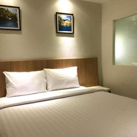 Hart Hotel Arjuna Mataram Buitenkant foto