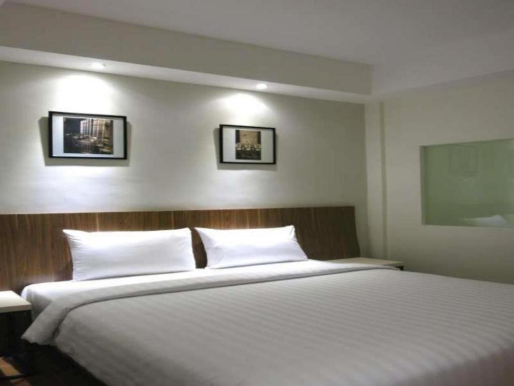 Hart Hotel Arjuna Mataram Buitenkant foto