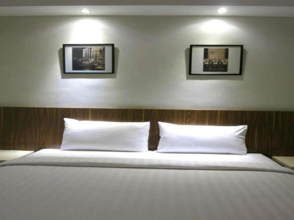 Hart Hotel Arjuna Mataram Buitenkant foto