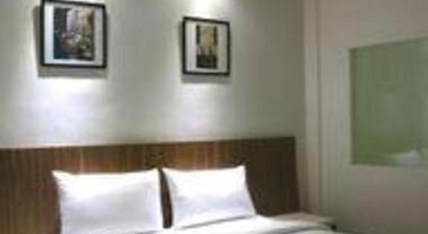 Hart Hotel Arjuna Mataram Buitenkant foto