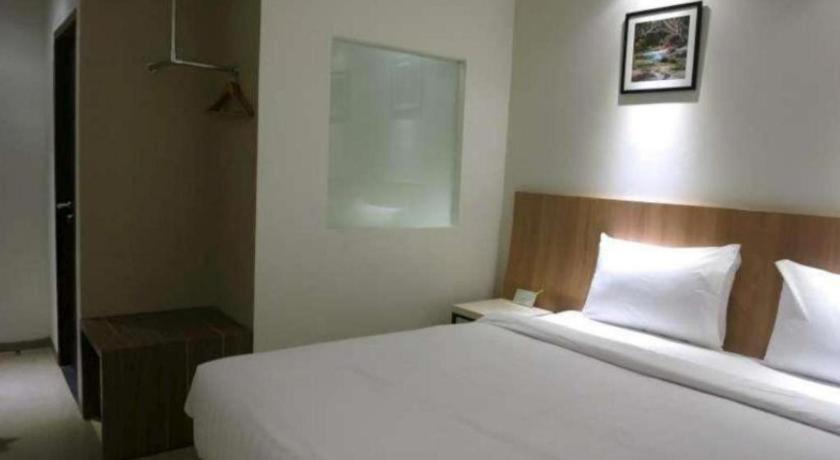 Hart Hotel Arjuna Mataram Buitenkant foto
