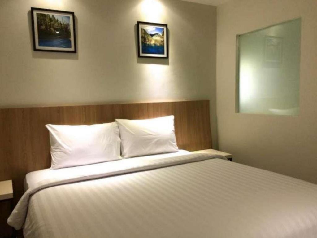 Hart Hotel Arjuna Mataram Buitenkant foto