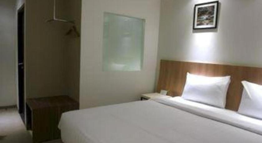 Hart Hotel Arjuna Mataram Buitenkant foto