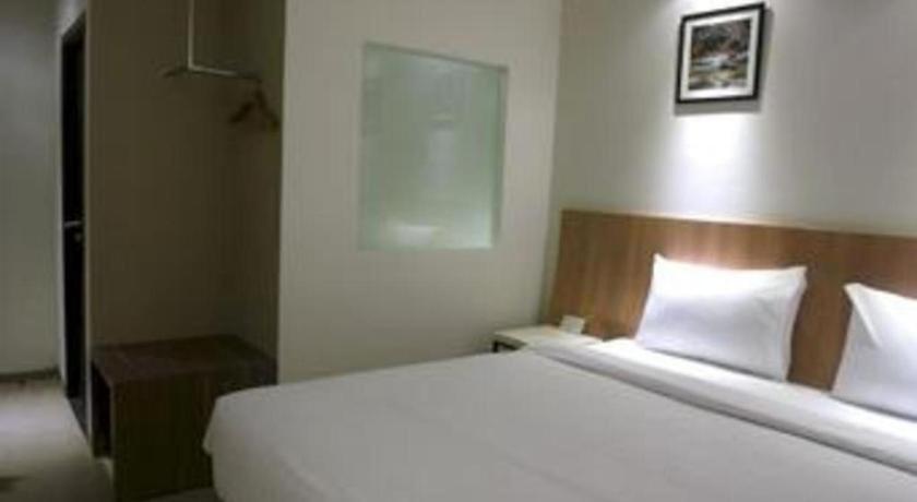 Hart Hotel Arjuna Mataram Buitenkant foto
