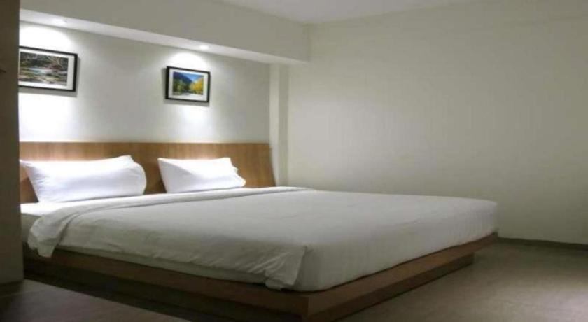 Hart Hotel Arjuna Mataram Buitenkant foto