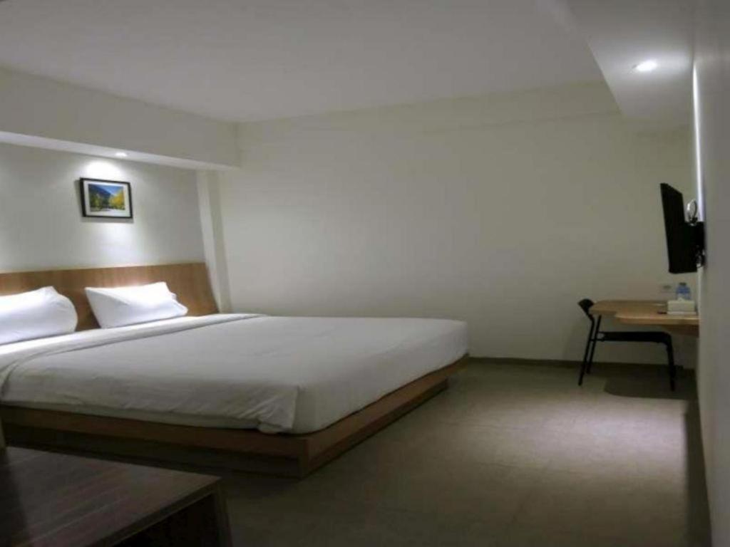 Hart Hotel Arjuna Mataram Buitenkant foto