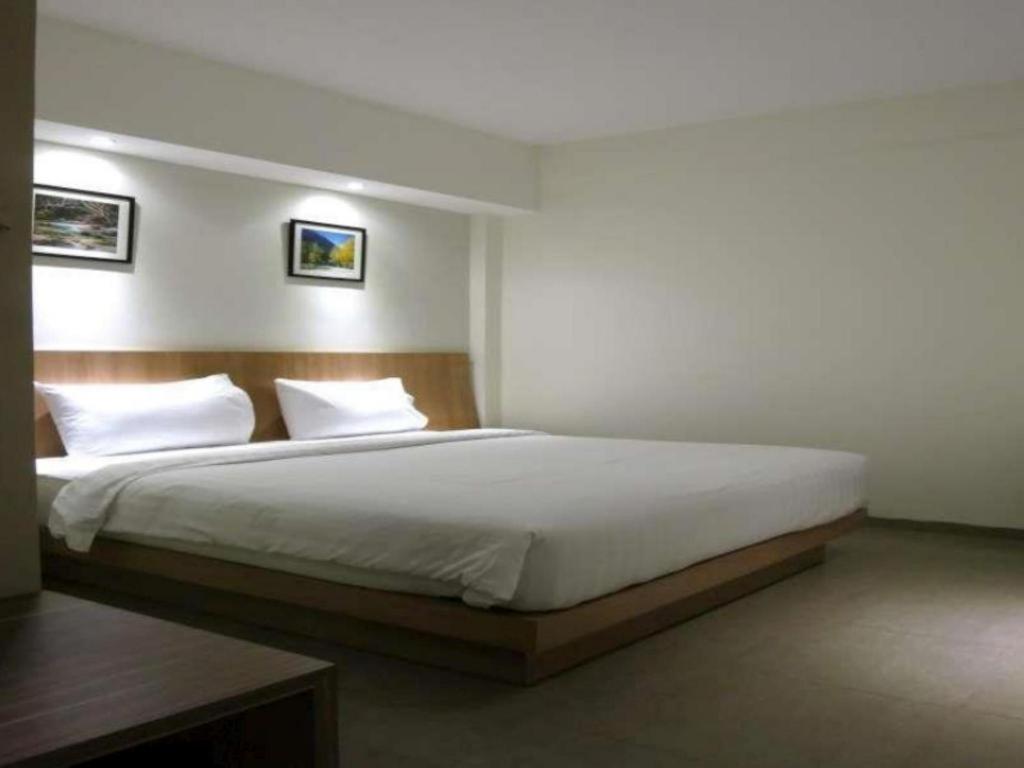 Hart Hotel Arjuna Mataram Buitenkant foto