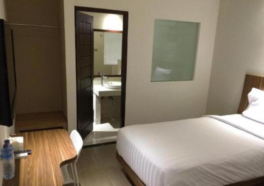 Hart Hotel Arjuna Mataram Buitenkant foto