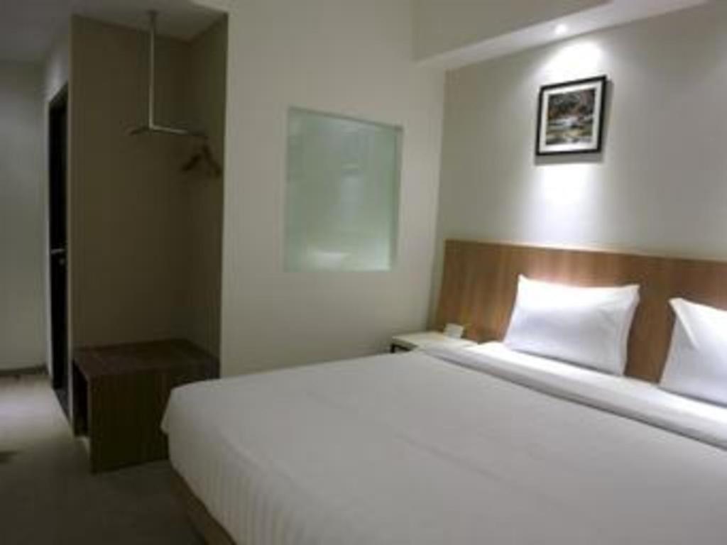 Hart Hotel Arjuna Mataram Buitenkant foto