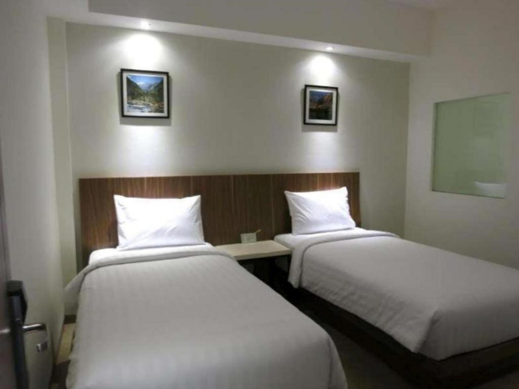 Hart Hotel Arjuna Mataram Buitenkant foto