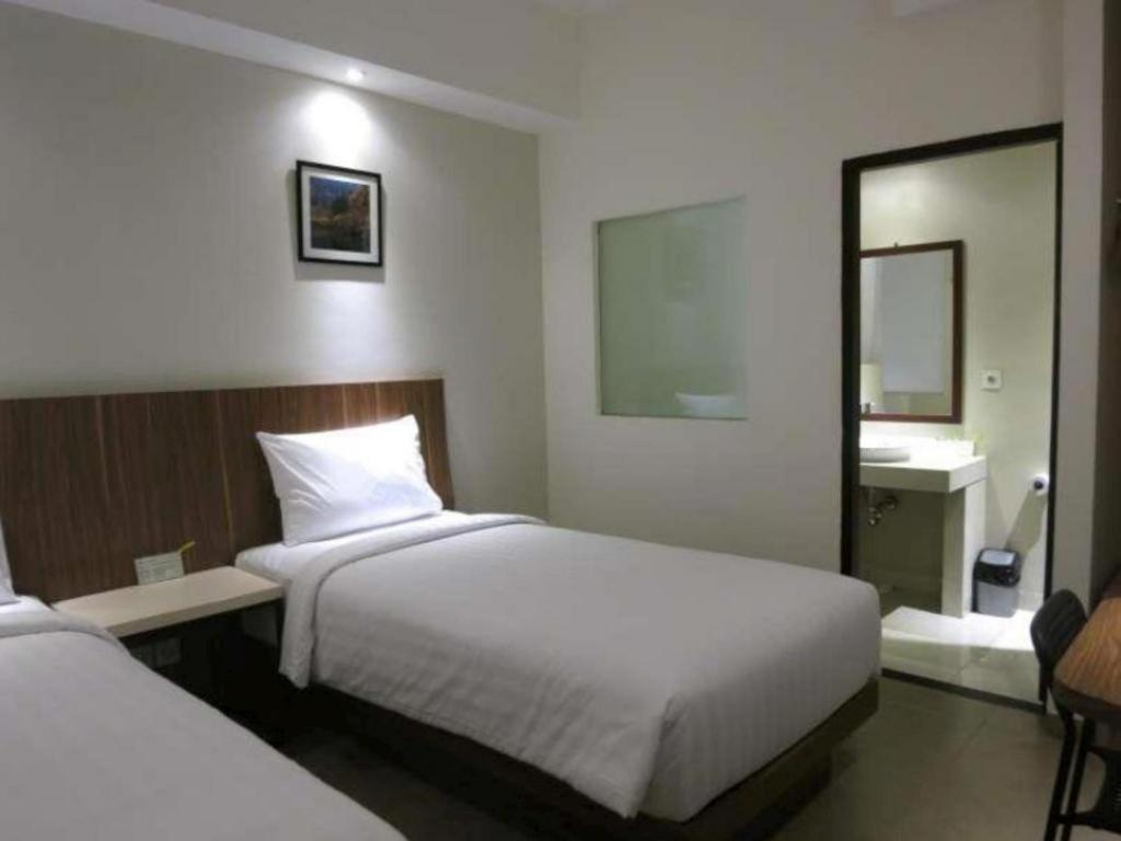 Hart Hotel Arjuna Mataram Buitenkant foto